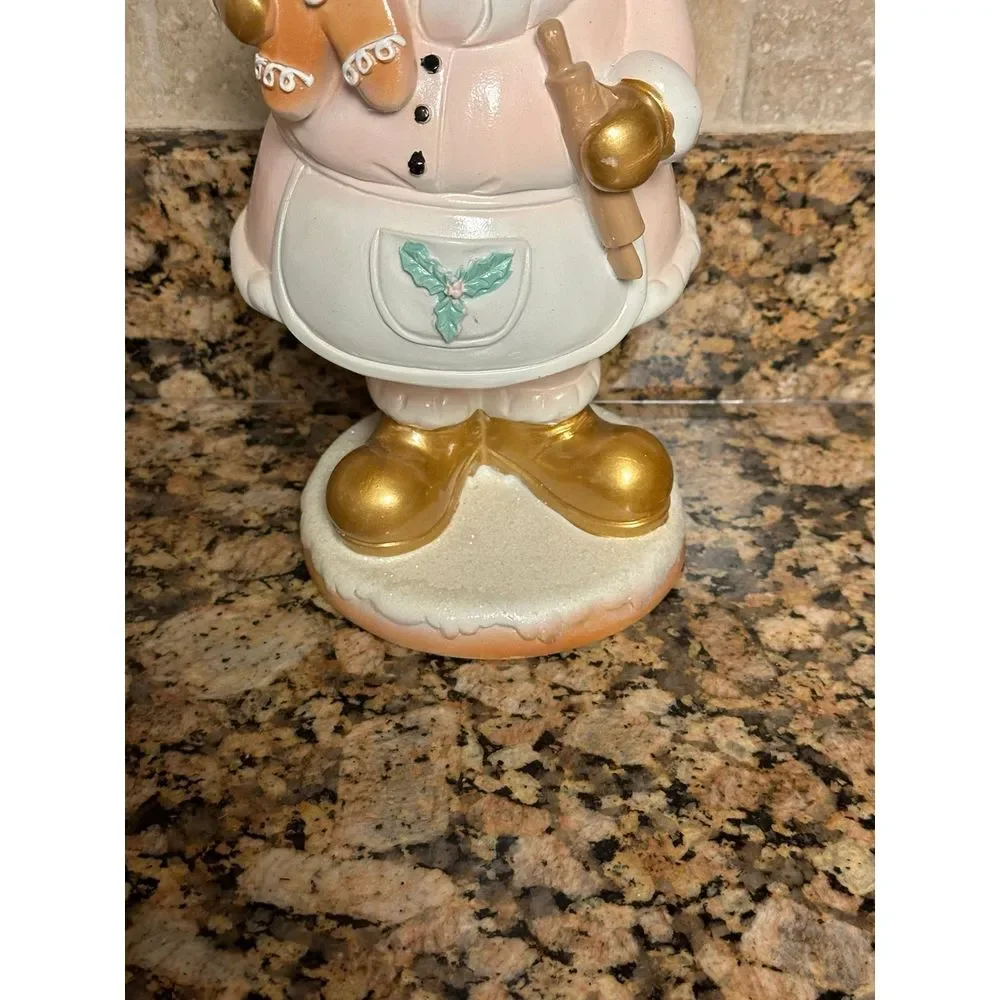 Pink santa gingerbread baker‎ christmas statue